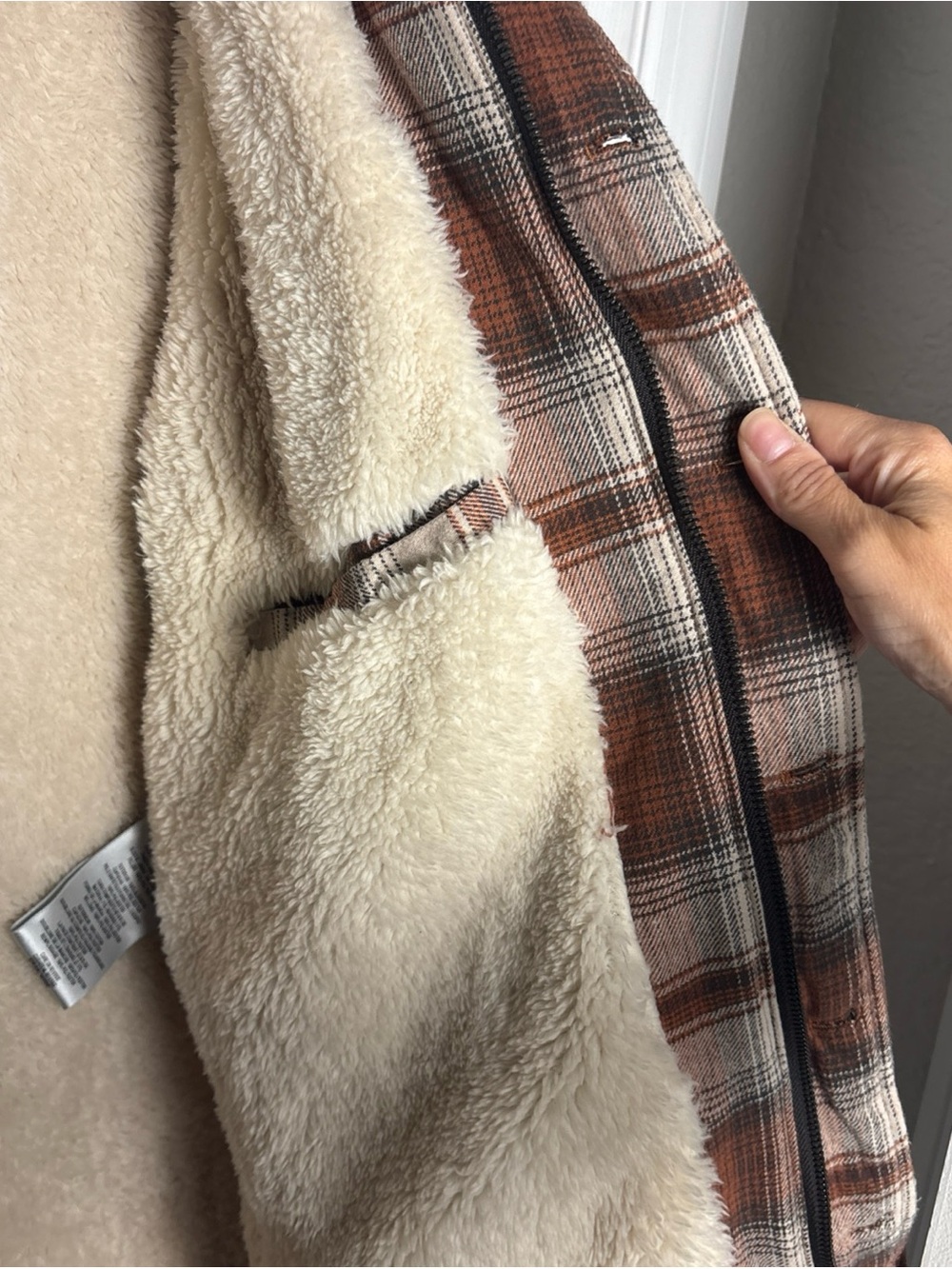 Men’s Levi’s Strauss & Co. Sherpa-Lined Plaid Jacket - Cream & Rust Size M - Picture 4 of 5